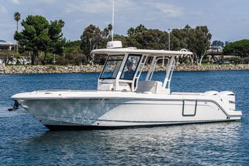2020 Robalo R272 Center Console