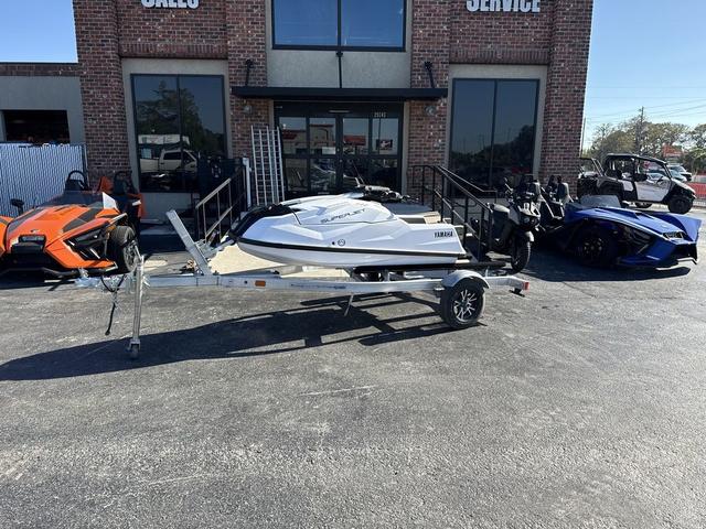 Yamaha Boats SUPERJET (WHITE)
