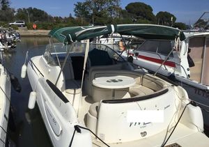 Jeanneau Leader 805 2001 Jeanneau Leader 805 boat docked, featuring a green canopy and circular seating area.