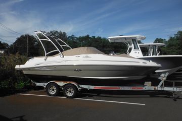 2005 Sea Ray 220 Sundeck