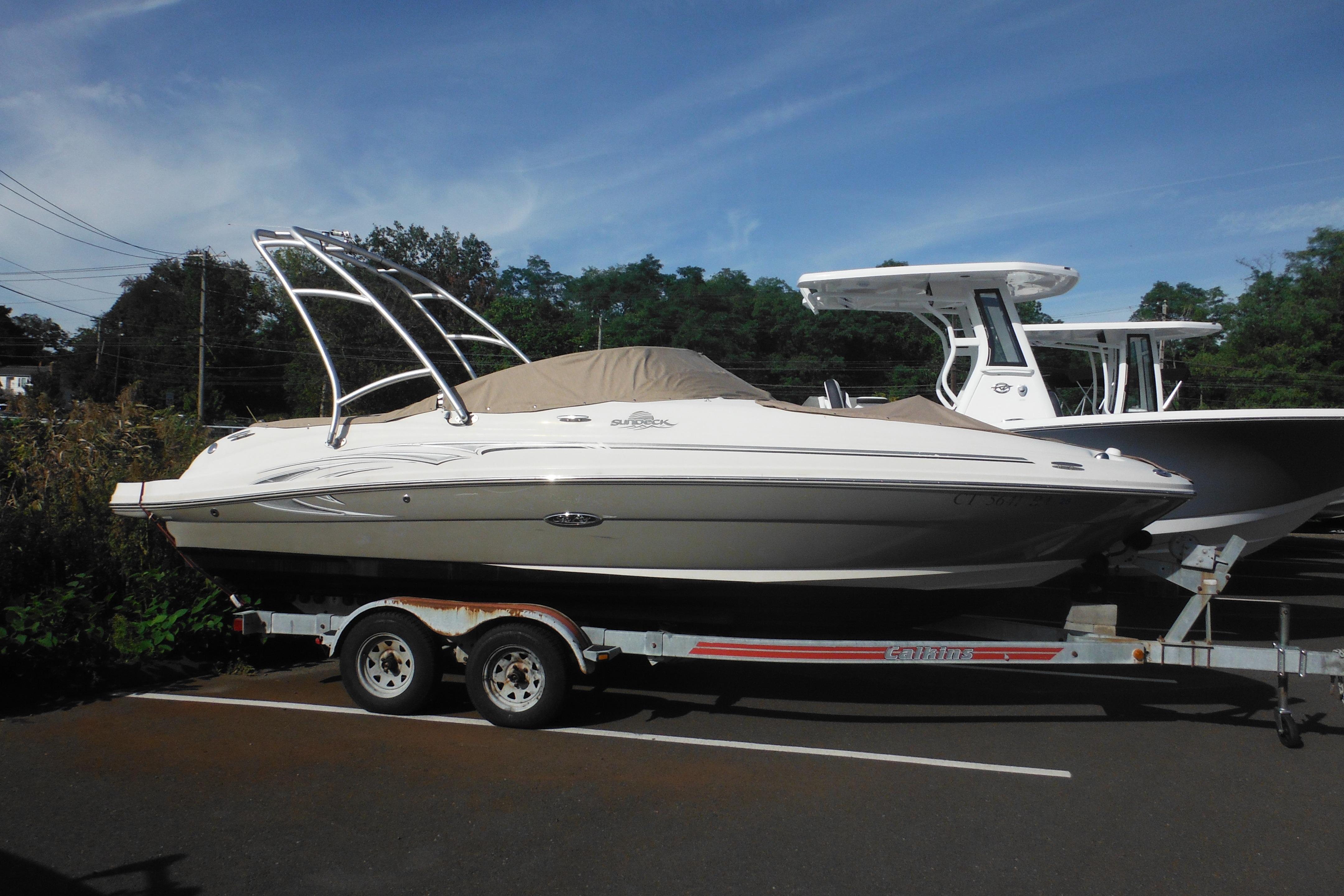 2005 Sea Ray 220 Sundeck
