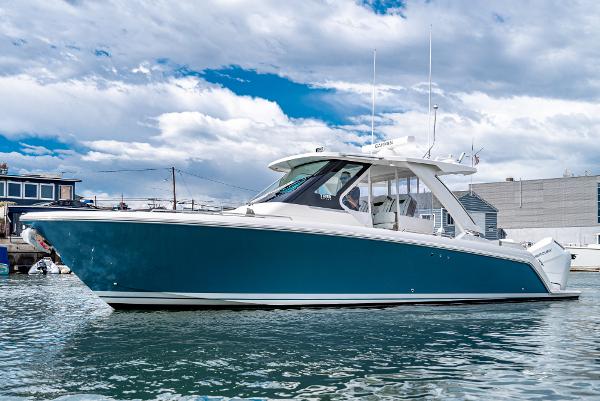 2024 Tiara Yachts 34 LS