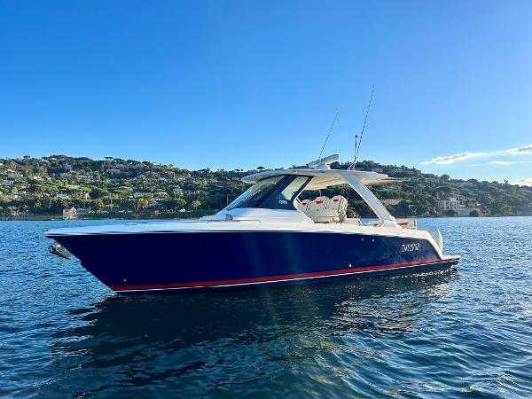 Tiara Yachts 34 LS
