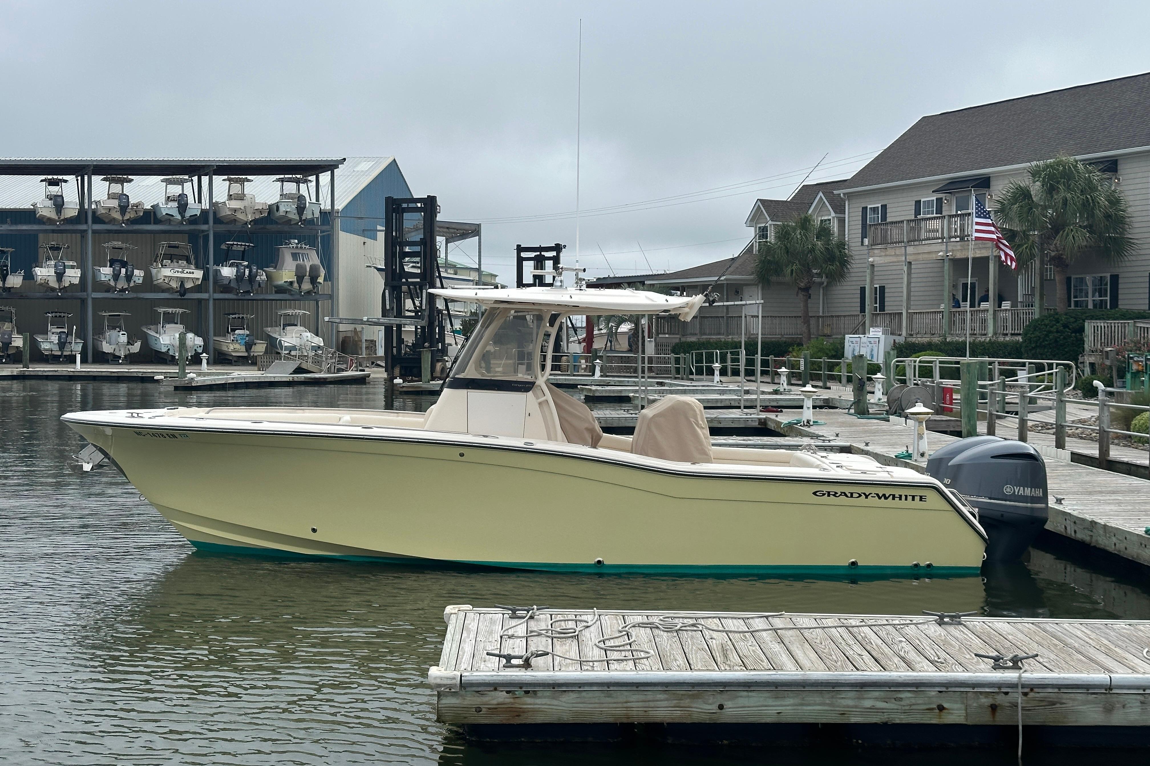 Grady-White Canyon 271 2020 Grady-White Canyon 271 boat docked at marina with Yamaha outboard engine.
