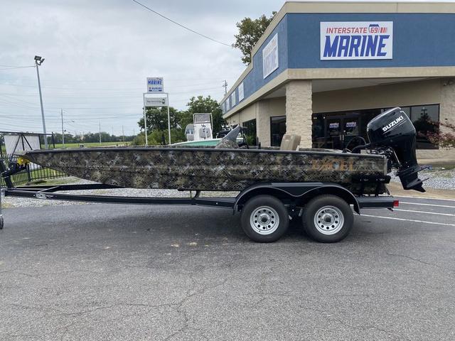 Excel Boats 2072 Stalker Side Console W/ Suzuki 90