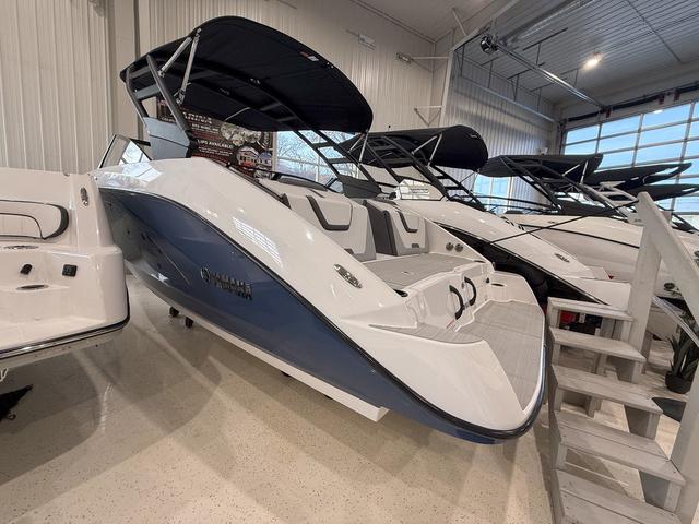 2025 Yamaha Boats AR220