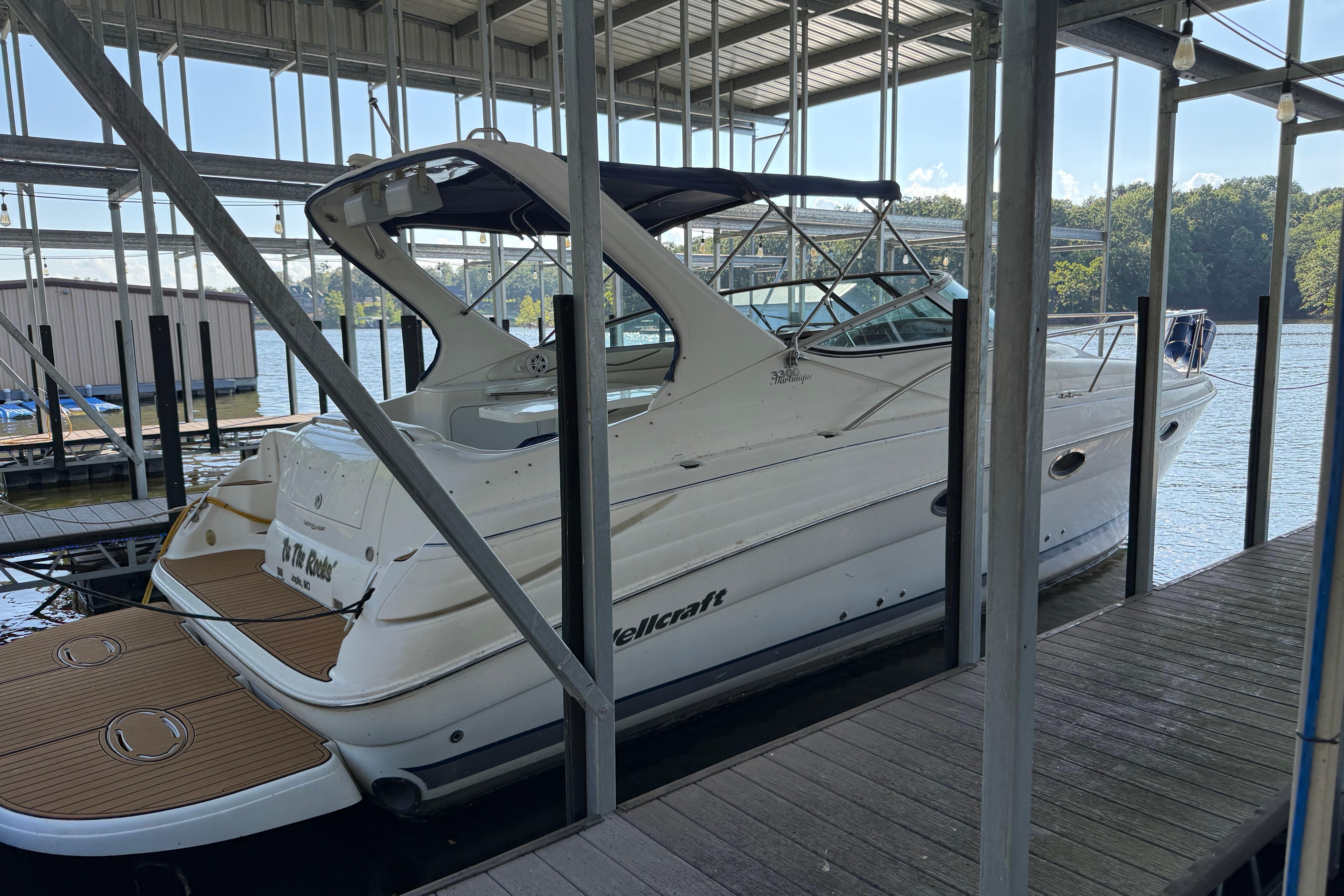 2000 Wellcraft 3300 Martinique
