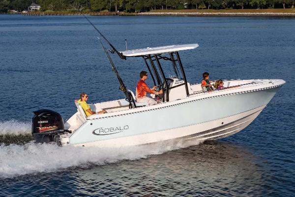 Robalo R230 Center Console Manufacturer Provided Image