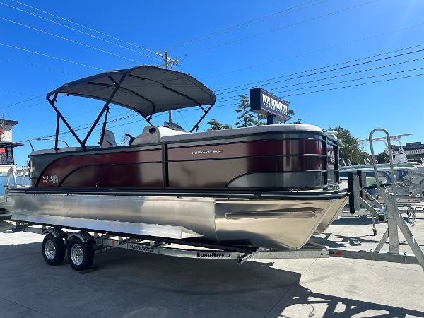SunCatcher Select 322RC 2024 SunCatcher Select 322RC pontoon boat on a trailer at a dealership.