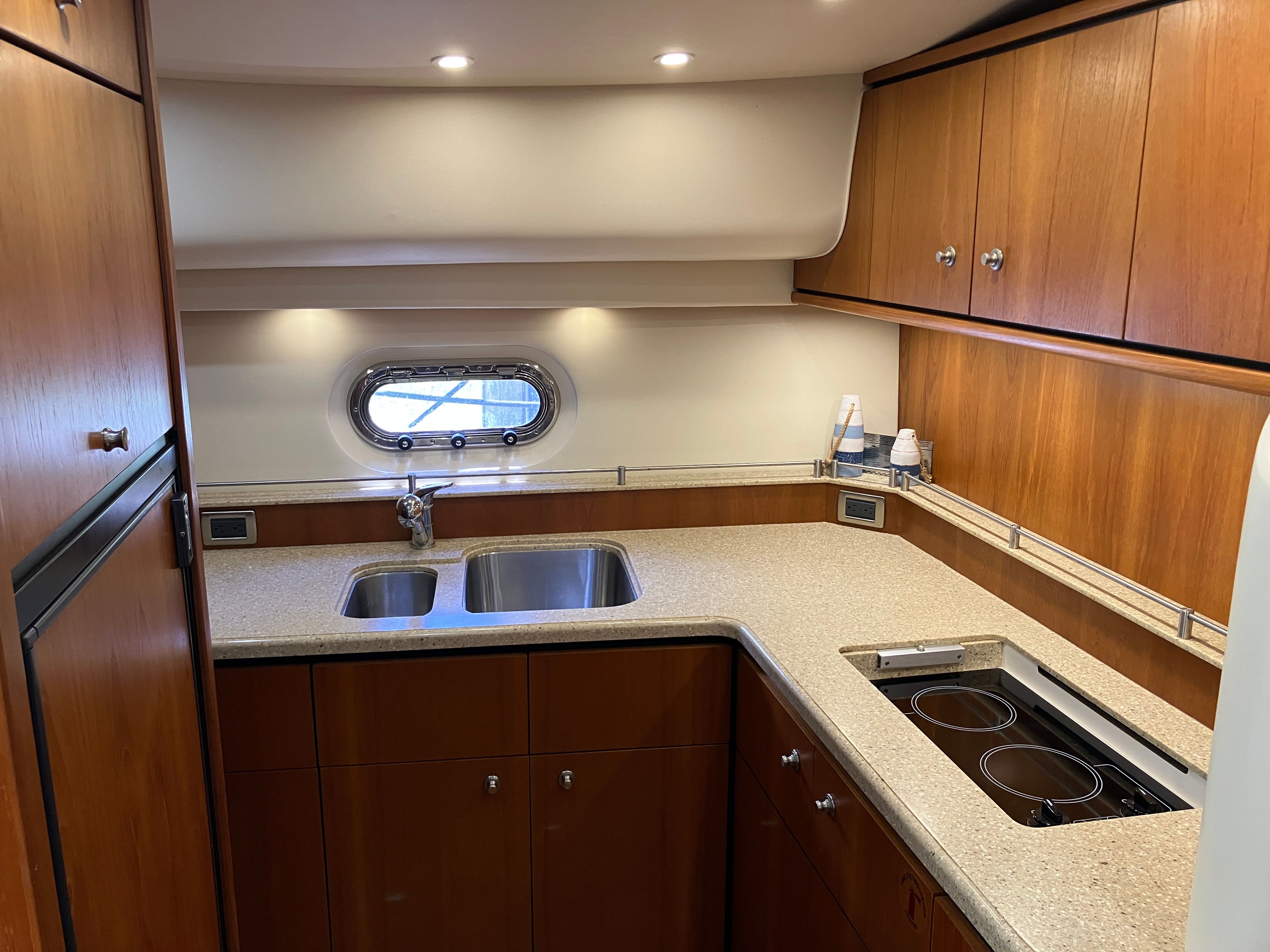 2011 Tiara Yachts 4300 Sovran