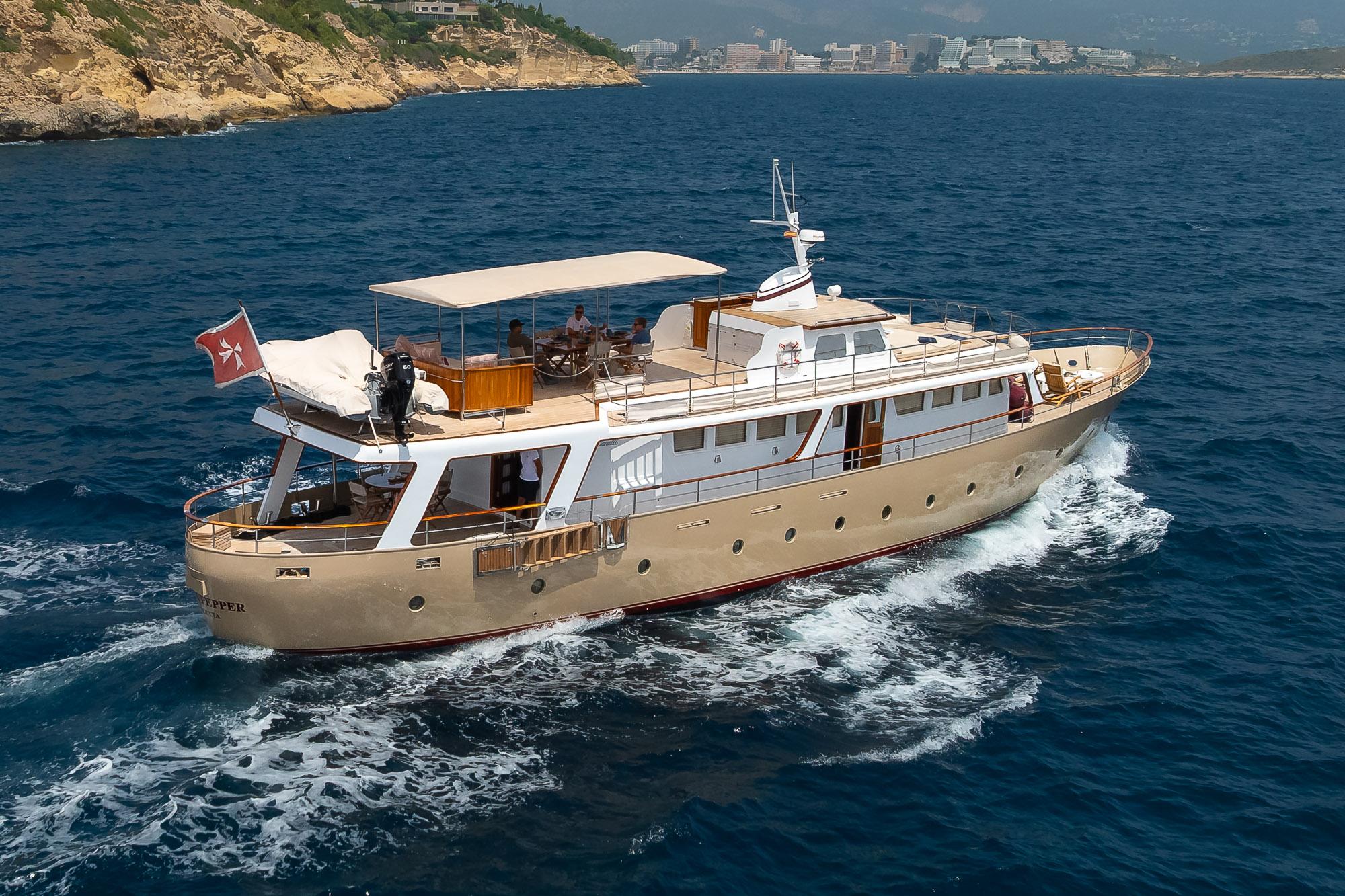 1975 Lavagna round stern motoryacht