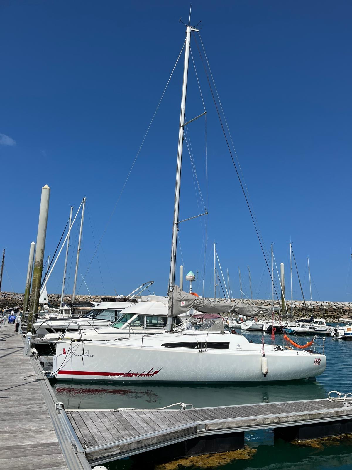 Jeanneau Sun Fast 3200 2016 Jeanneau Sun Fast 3200 sailboat docked in a marina under clear blue skies.
