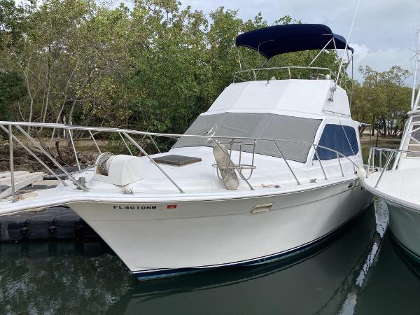 1985 Egg Harbor 33 Flybridge Sedan