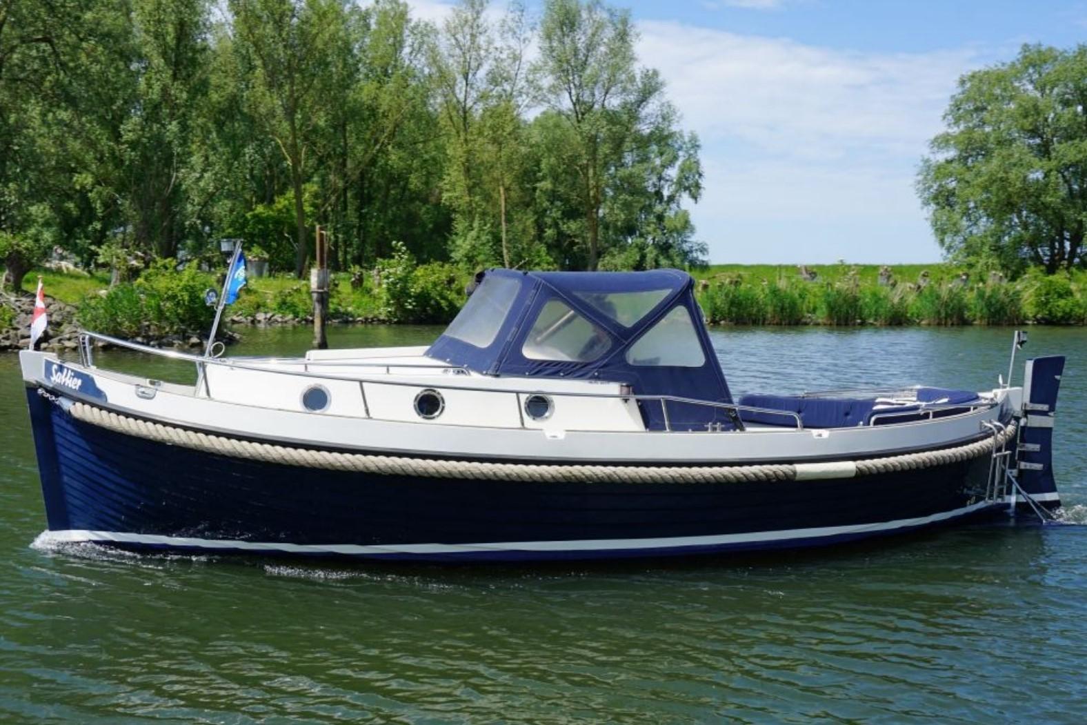 2001 WeCo 825 Cabin