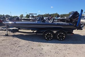 Skeeter FX20 2018 Skeeter FX20 bass boat with Yamaha engine on trailer in outdoor setting.