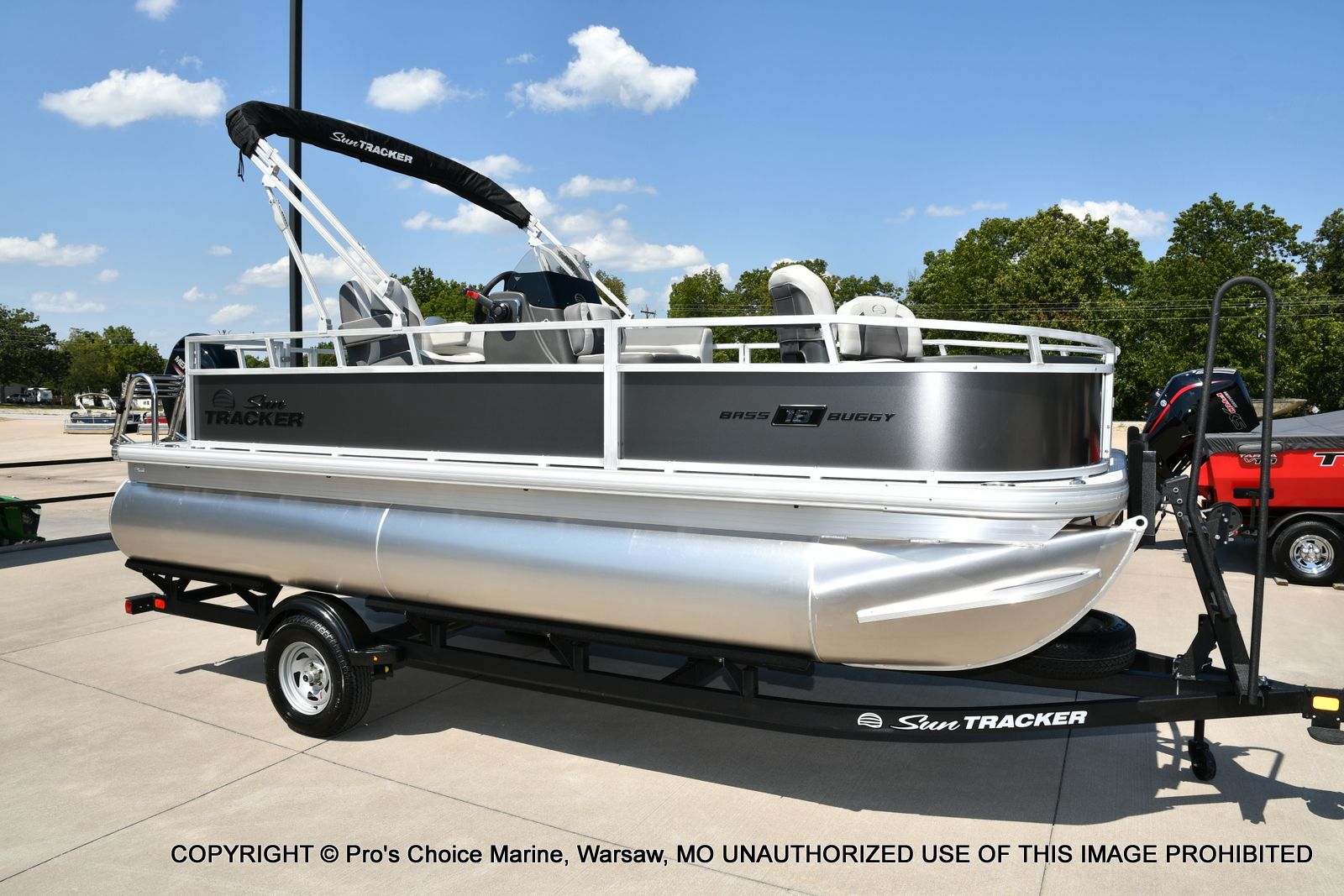 2026 Sun Tracker Bass Buggy 18 DLX w/60HP CT 4 Stroke