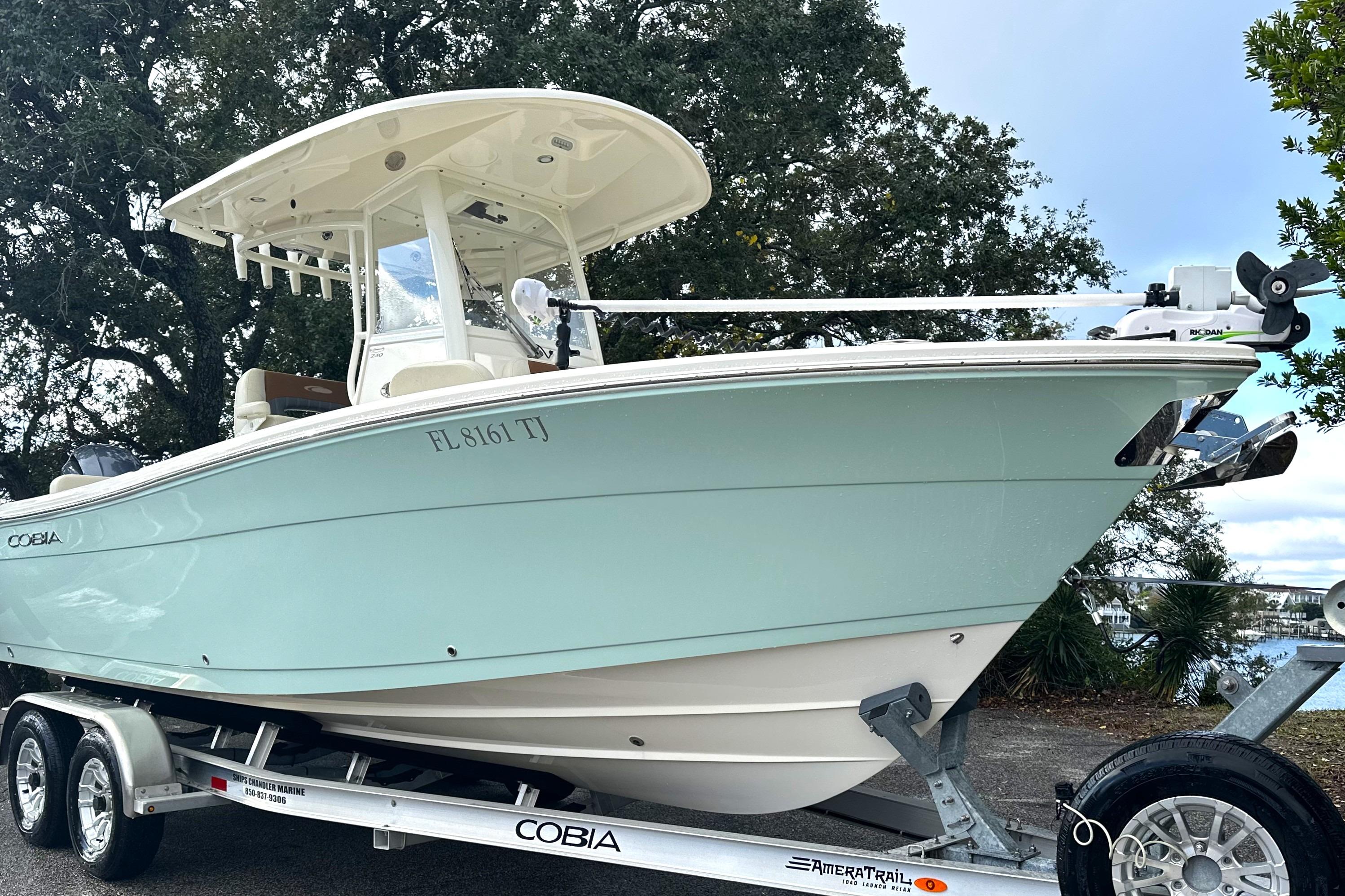 2023 Cobia 240 Center Console