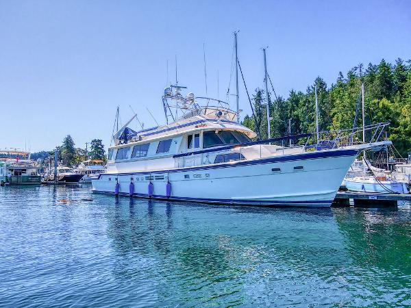 Hatteras 72 Flush Deck Cockpit Motor Yacht