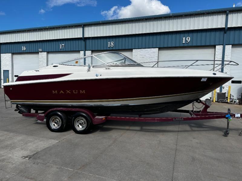 Maxum 2300 Cuddy