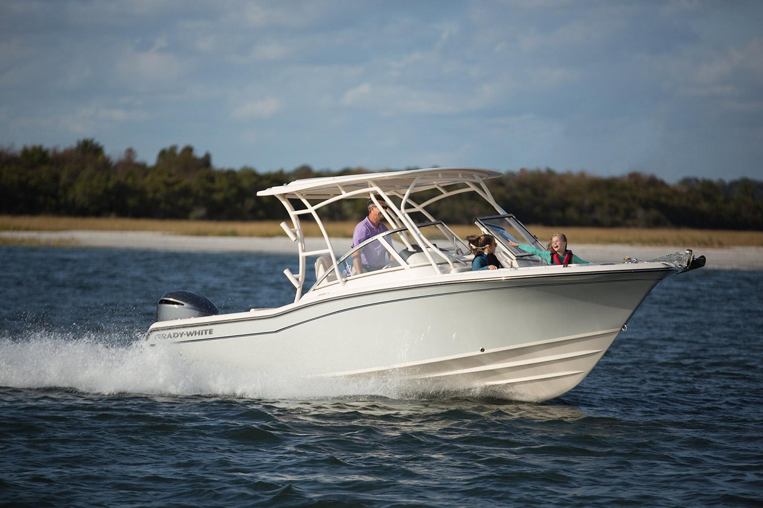 Grady-White 2026 GW 235 Freedom 2026 Grady-White GW 235 Freedom boat cruising on open water.