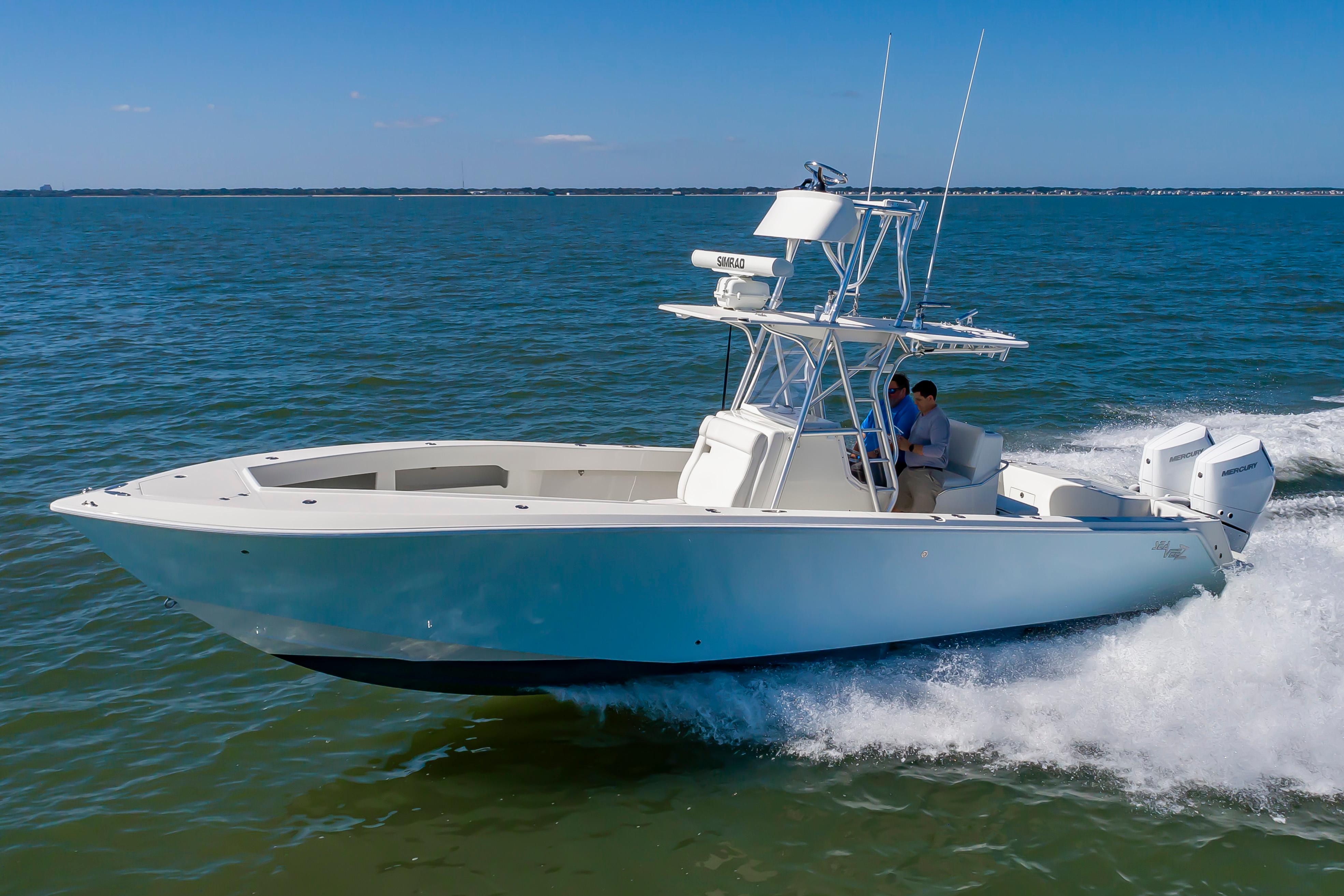 26 ft. Center Console, Fish Hunter, 4 anglers max, Los Suenos by