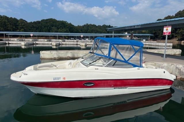 2005 Stingray 220 DR