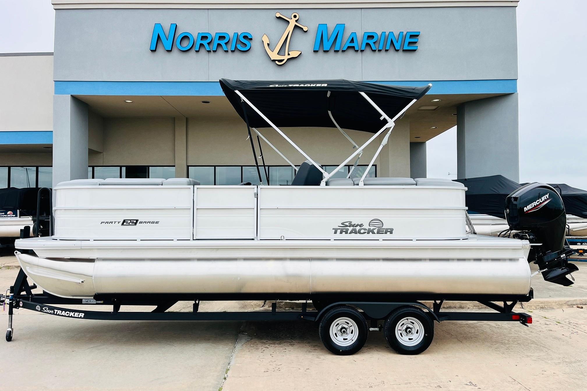 2026 Sun Tracker Party Barge 22 DLX