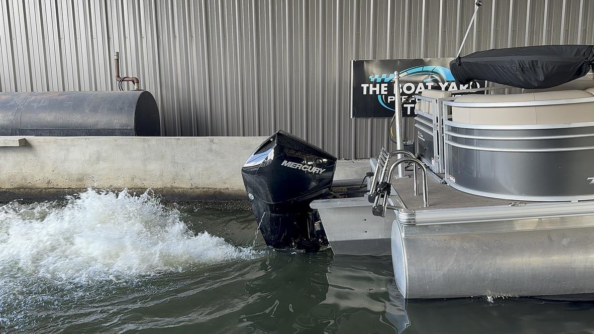 2023 Sun Tracker Party Barge 22 DLX