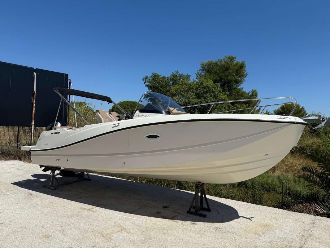 Quicksilver 755 sundeck