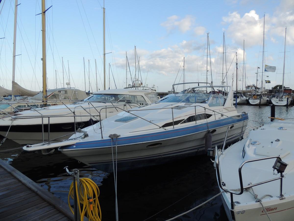 1988 Bayliner 3250 Avanti