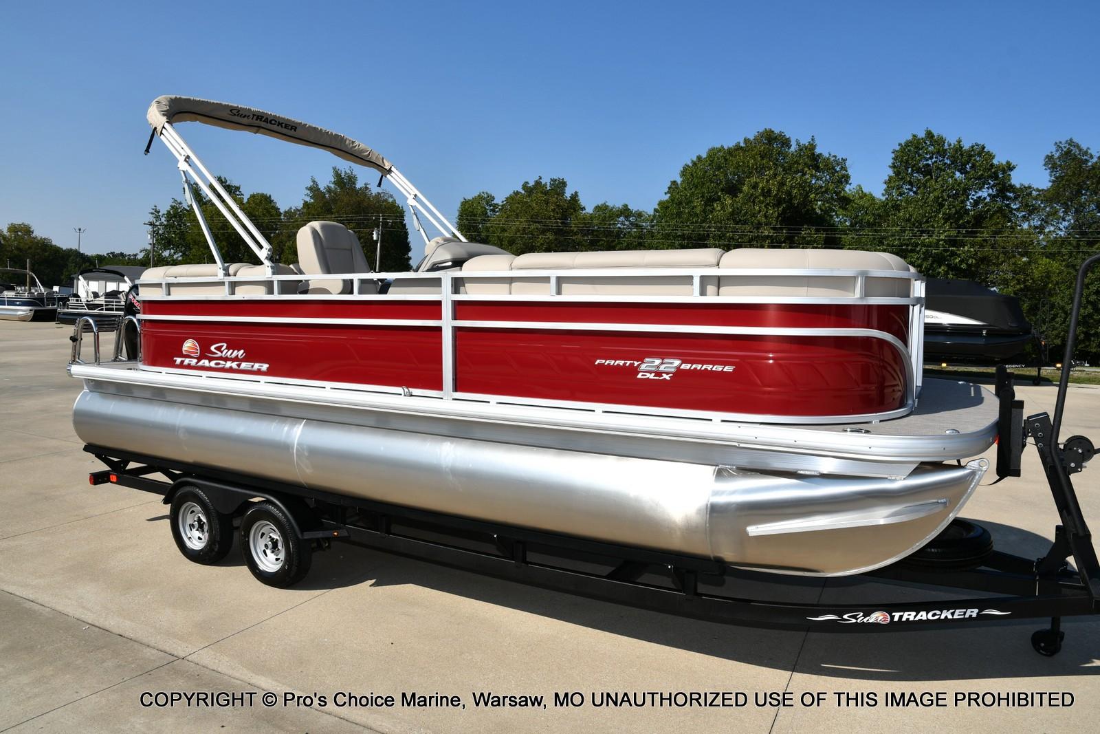 Sun Tracker Party Barge 22 DLX w/150 Mercury 4 Stroke