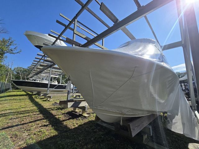 Sea Hunt Ultra 235 SE