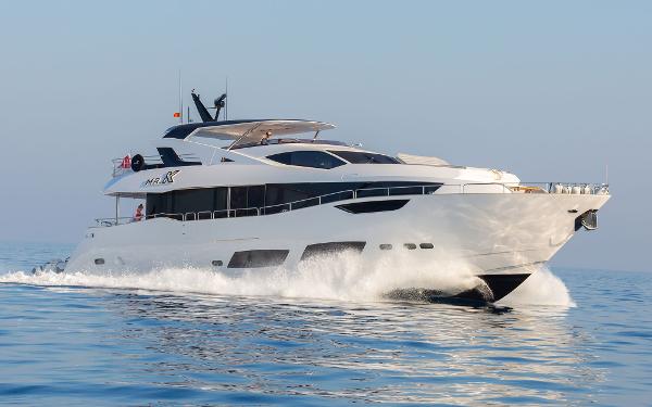 2021 Sunseeker 95 Yacht