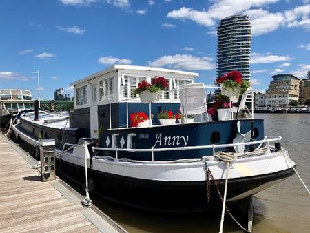 Liveaboard dutch barge