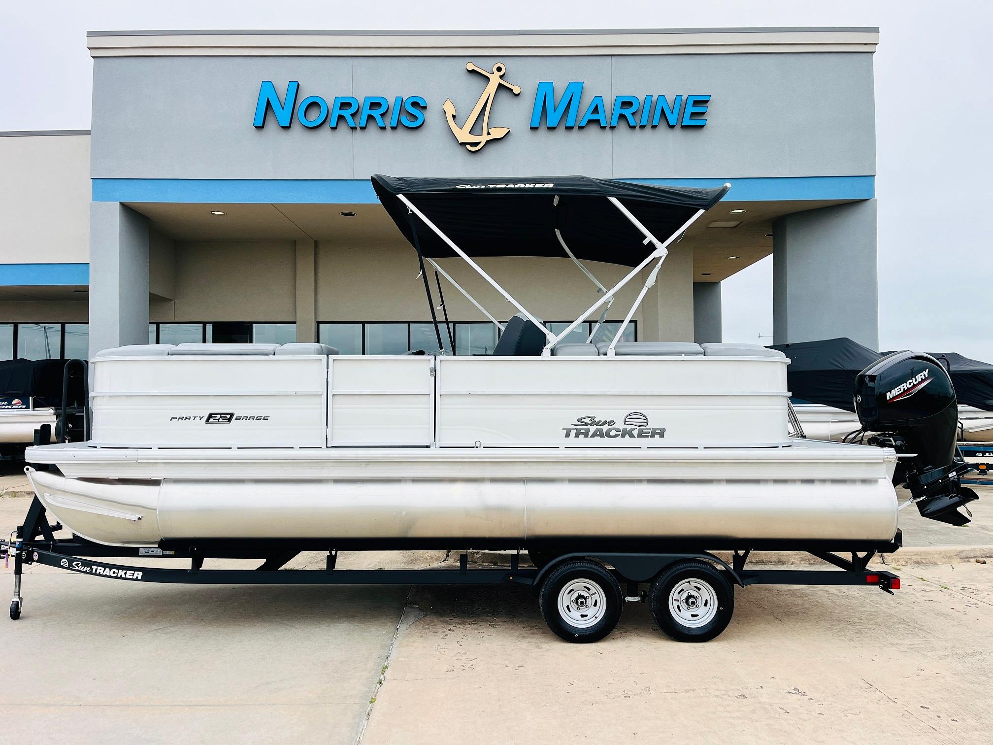 2026 Sun Tracker Party Barge 22 DLX