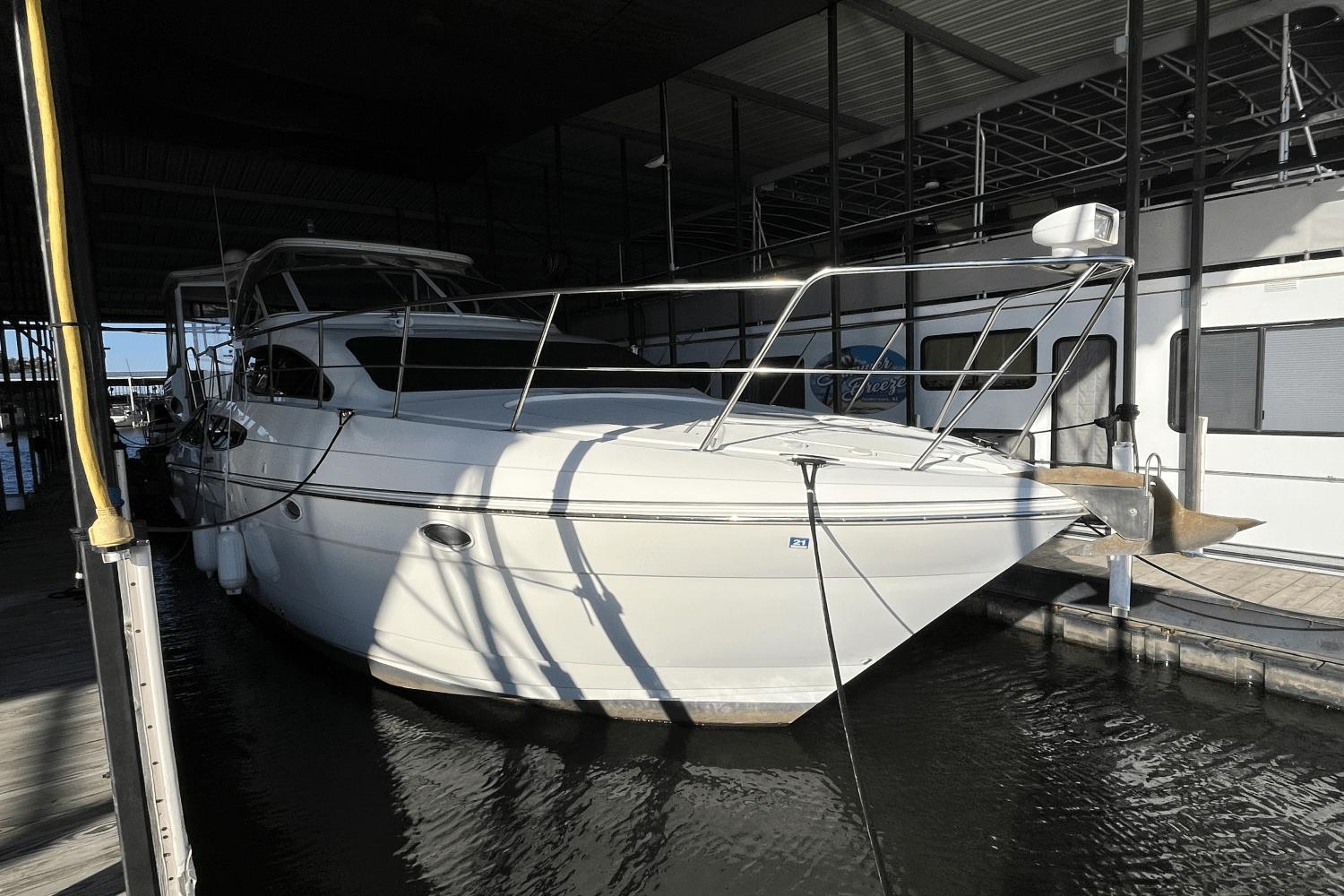 2006 Cruisers Yachts 415 Express Motor Yacht
