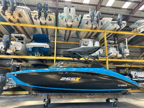 2023 Yamaha Boats 255XD