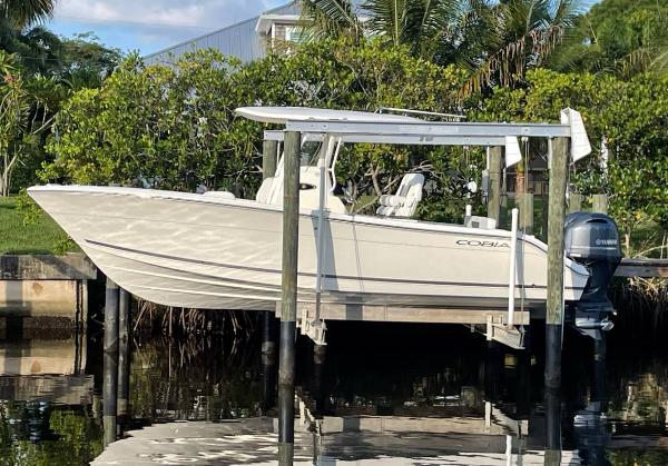 2022 Cobia 262 Center Console