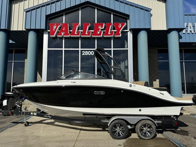 Sea Ray SPX 210