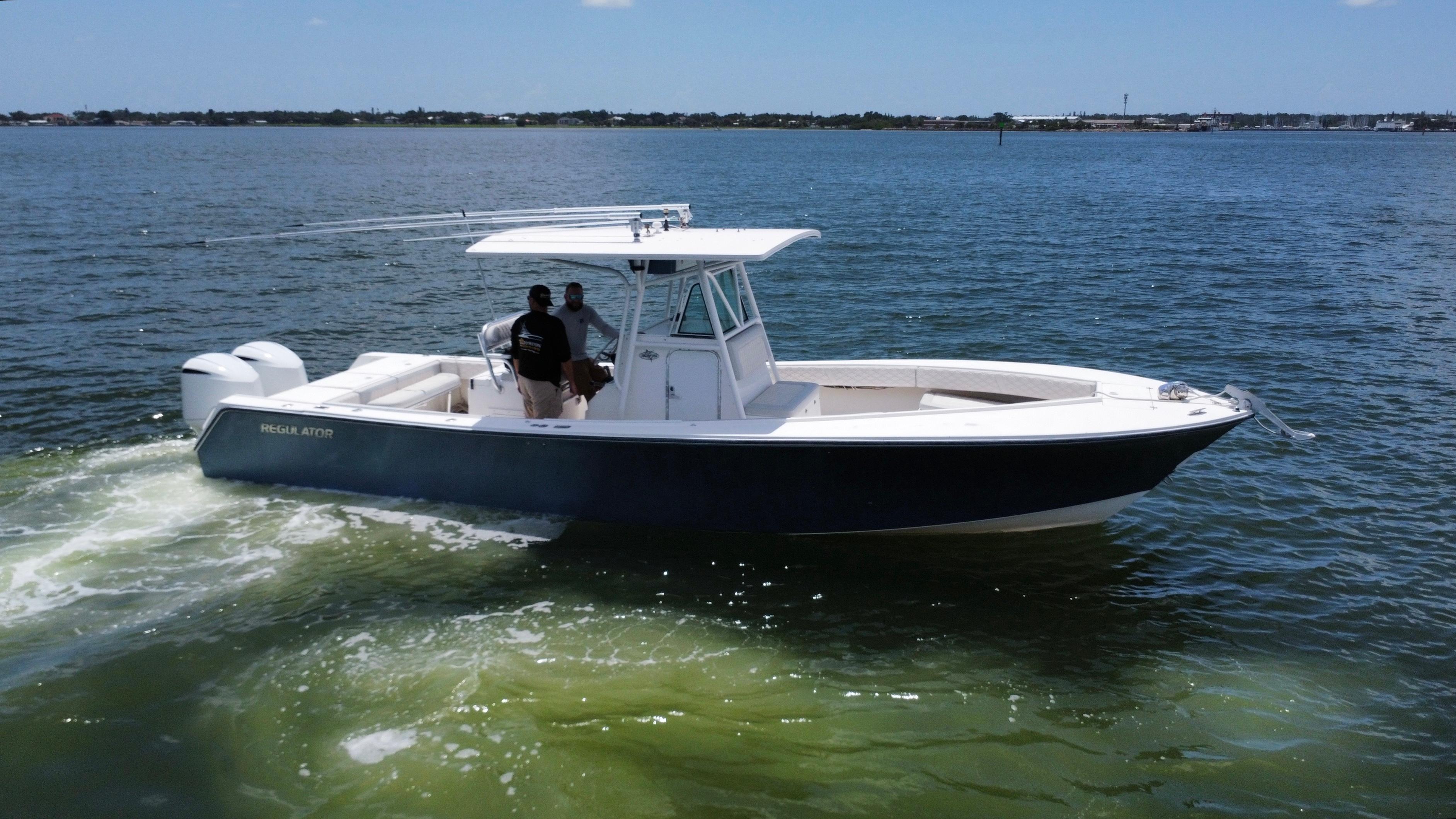 2002 Regulator 32 Forward Seating