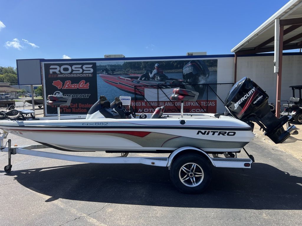 2005 Tracker Nitro NX882