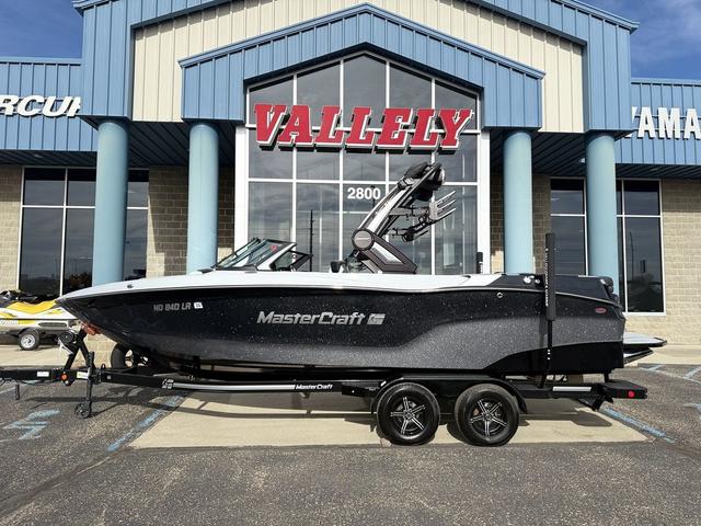 2022 MasterCraft XT23
