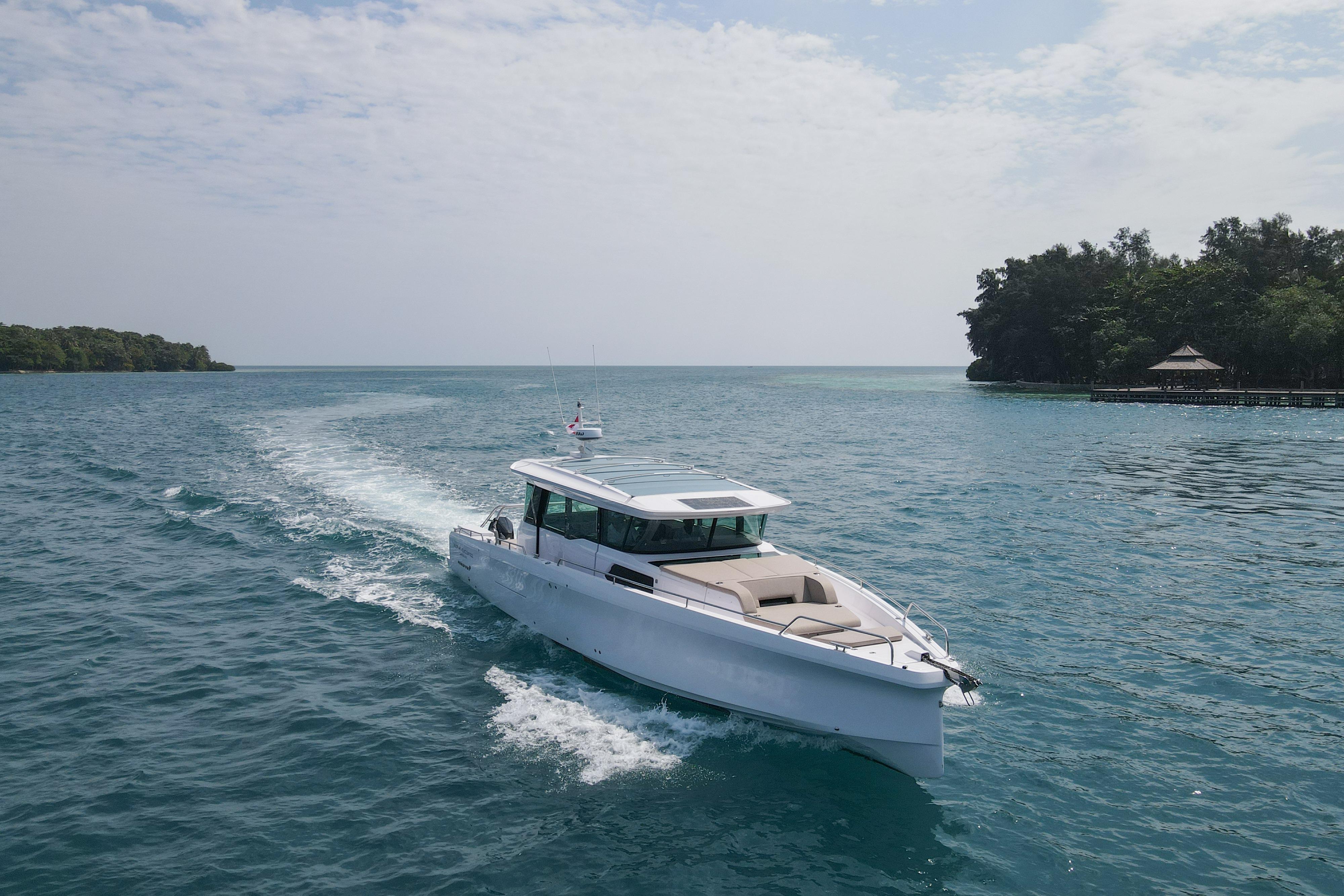 2025 Axopar 45 CX Cross Cabin