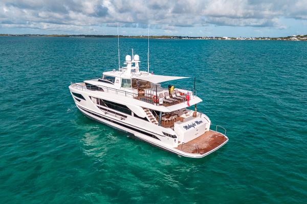 Horizon FD85 Luxury Horizon FD85 yacht cruising in clear blue waters, 2018 model.