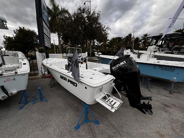 2025 Sea Pro 172 Bay Series