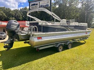 Avalon GS Cruise - 25' 2019 Avalon GS Cruise 25' pontoon boat on trailer with Yamaha outboard motor.