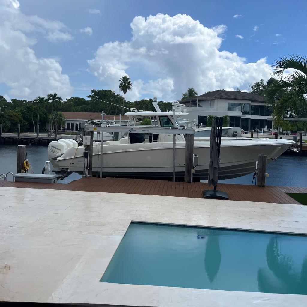 2018 Boston Whaler 350 Outrage