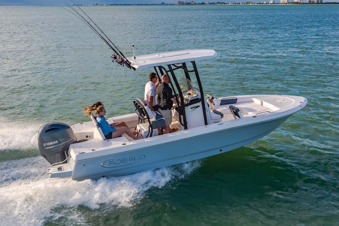 Robalo Boat image
