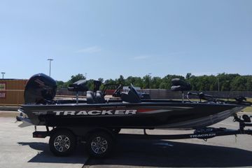 2026 Tracker Pro Team 195
