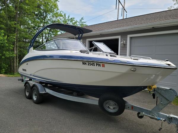 Yamaha Boats 242 Limited S 2018 Yamaha Boats 242 Limited S on trailer, parked near garage.